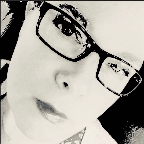 Hi Poshers! 🛍 - Picture 1 of 1